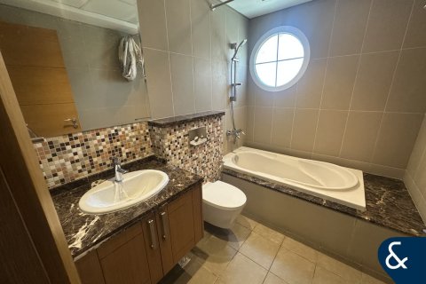 Vila v Jumeirah Park, Dubai, SAE 5 spální, 750 m2 č. 688839 - Fotografia 8