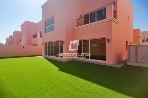 Villa te koop in Nadd Al Sheba, Dubai, VAE 4 slaapkamers, 354 vr.m., nr 664895 - foto 2