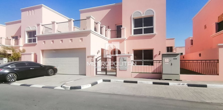 Villa in Nadd Al Sheba, Dubai, VAE 4 slaapkamers, 354 vr.m. nr 664895