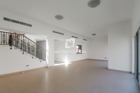 Villa te koop in Nadd Al Sheba, Dubai, VAE 4 slaapkamers, 354 vr.m., nr 664895 - foto 3