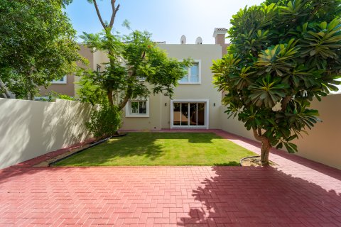 Villa in Dubai, VAE: 3 Schlafzimmer, 236 m2 Nr. 696076