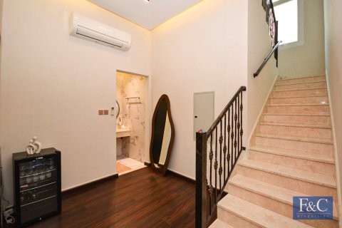Villa uthyres i Al Quoz, Dubai, UAE 4 sovrum, 334 kvm Nr. 704734 - fotografi 16