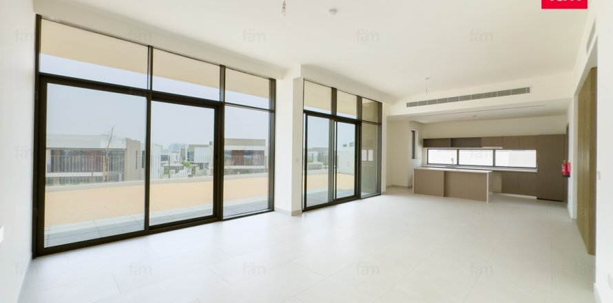 Villa a Al Furjan, Dubai, EAU 5 camere da letto, 651.3 mq. № 633691