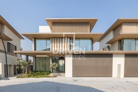 Вилла в Nadd Al Sheba, Дубай, ОАЭ 4 спальни, 458м2 № 682658