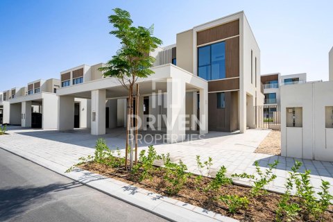 Снять в аренду таунхаус в The Valley, Дубай, ОАЭ 4 спальни, 205м2, № 652980 - фото 1