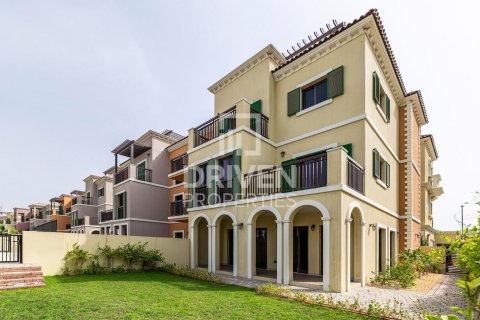 Villa a Jumeirah, Dubai, EAU 4 camere da letto, 446 mq. № 684424