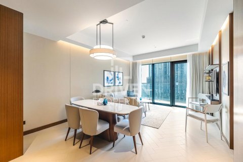 Appartamento in vendita a Downtown Dubai (Downtown Burj Dubai), Dubai, EAU 3 camere da letto, 145.21 mq. № 743462 - foto 2