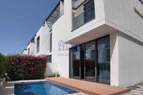 Villa in Sharjah Waterfront City, UAE 4 bedrooms, 257.6 sq.m. № 709251 - photo 18