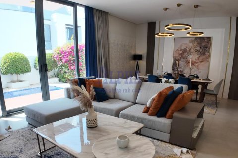 Villa in Sharjah Waterfront City, UAE 4 bedrooms, 257.6 sq.m. № 709251 - photo 2