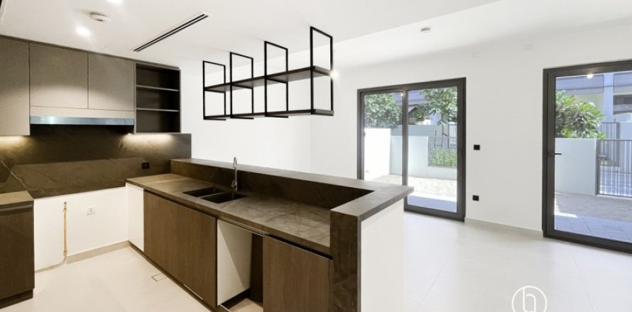 Villa a Tilal Al Ghaf, Dubai, EAU 3 camere da letto, 140 mq. № 687074