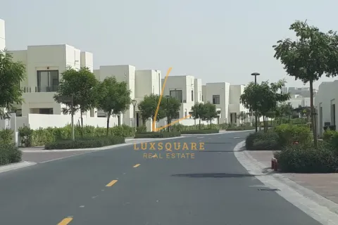 Зняти в оренду віллу в Рим, Дубай, ОАЕ 3 спальні, 283м2, № 658799 - фото 5