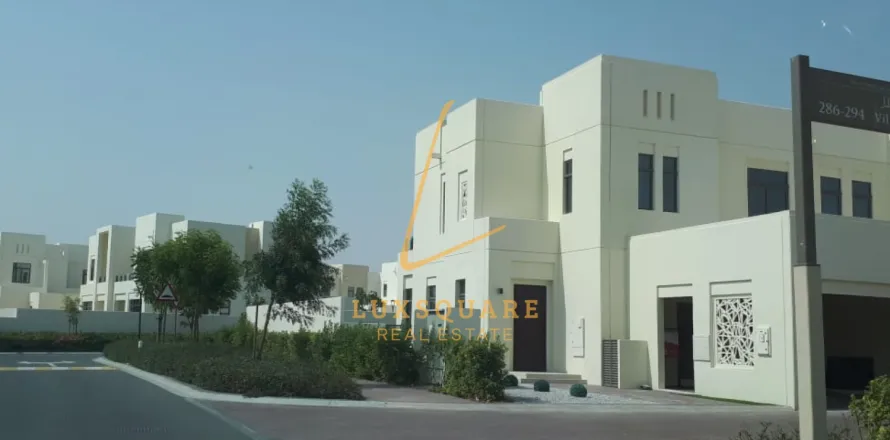 Вілла в Рим, Дубай, ОАЕ 3 спальні, 283м2 № 658799