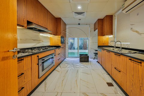 Willa do wynajęcia w Al Raha Gardens, Abu Dhabi, ZEA 4 sypialnie, 402 mkw., nr 662893 - zdjęcie 14