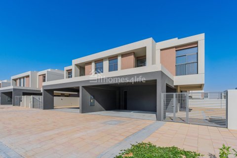 Villa à louer à Dubai South (Dubai World Central), Dubai, EAU 4 chambres, 531 m2 № 682487 - photo 2