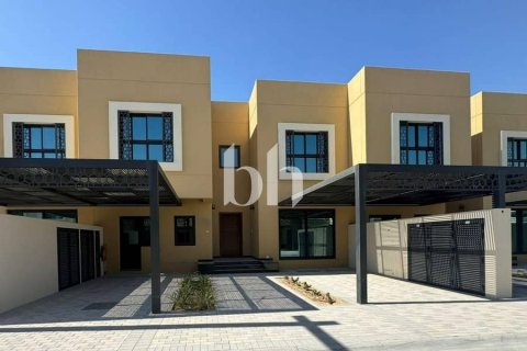 تاون هاوس للبيع في الرحمانية، الشارقة، الإمارات العربية المتحدة 4 غرفة نوم ، 255 متر مربع ، رقم 642644 - صورة 2
