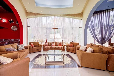 ویلا برای اجاره در Emirates Hills، Dubai، امارات متحده عربی 1723.72 متر مربع ، شماره 768184 - تصویر 26