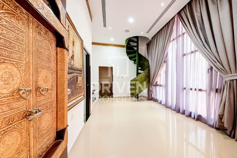 ویلا برای اجاره در Emirates Hills، Dubai، امارات متحده عربی 1723.72 متر مربع ، شماره 768184 - تصویر 2