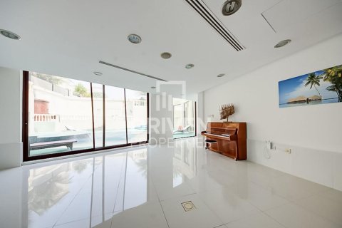 ویلا برای اجاره در Emirates Hills، Dubai، امارات متحده عربی 1723.72 متر مربع ، شماره 768184 - تصویر 10