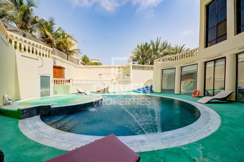 ویلا برای اجاره در Emirates Hills، Dubai، امارات متحده عربی 1723.72 متر مربع ، شماره 768184 - تصویر 12