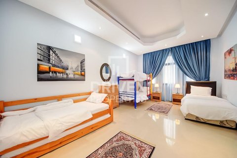 ویلا برای اجاره در Emirates Hills، Dubai، امارات متحده عربی 1723.72 متر مربع ، شماره 768184 - تصویر 15
