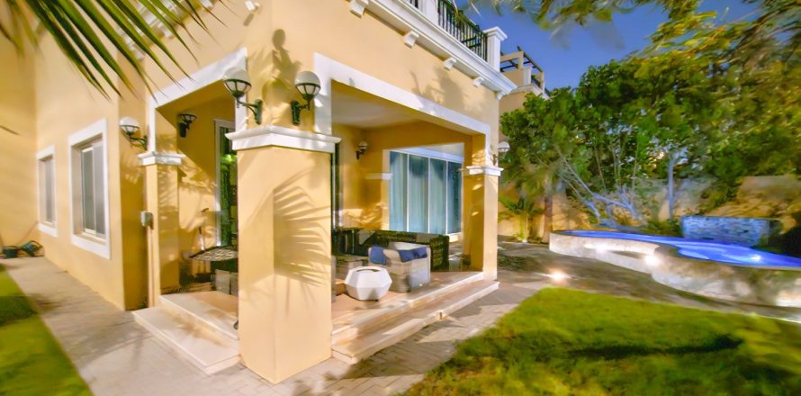 Вилла Jumeirah Park, Дубай, БАӘ-да 4 жатын бөлмелер, 494.89 м² № 749884
