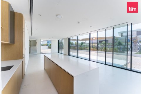 Vilë në Dubai, Emiratet e Bashkuara Arabe 5 dhoma gjumi, 929.8 m2. № 757781