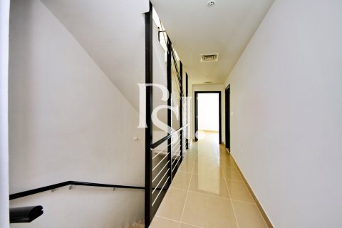 Huoneisto Al Reef, Abu Dhabi, Arabiemiraatit 2 makuuhuonetta, 114 m2 № 731774 - kuva 9