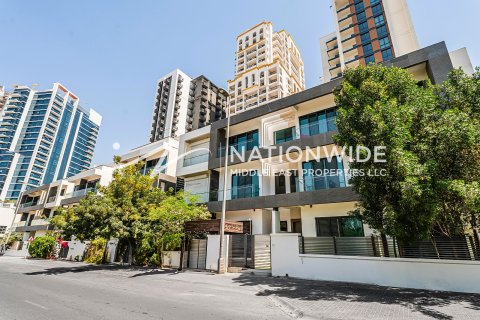 Villa zum Verkauf in Dubai, VAE 4 Schlafzimmer, 166 m2 Nr. 659922 - Foto 1