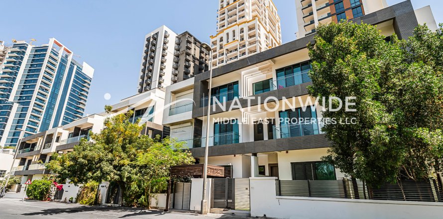 Villa in Dubai, VAE: 4 Schlafzimmer, 166 m2 Nr. 659922