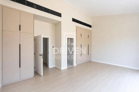 Vilë në Jumeirah, Dubai, Emiratet e Bashkuara Arabe 5 dhoma gjumi, 341.6 m2. № 746355 - Foto 16