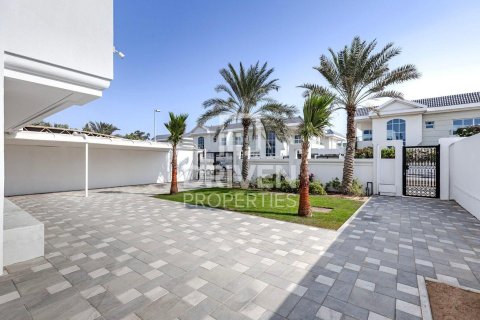 Vilë në Jumeirah, Dubai, Emiratet e Bashkuara Arabe 5 dhoma gjumi, 341.6 m2. № 746355 - Foto 27