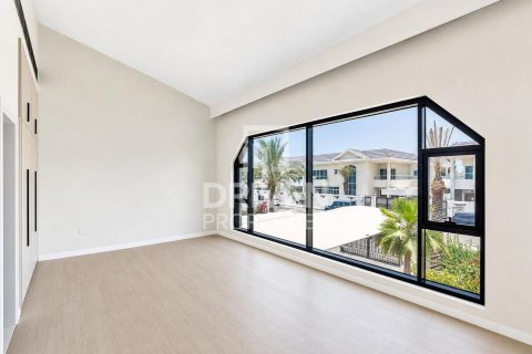 Vilë në Jumeirah, Dubai, Emiratet e Bashkuara Arabe 5 dhoma gjumi, 341.6 m2. № 746355 - Foto 9