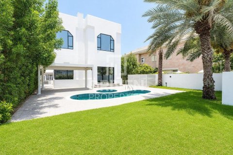 Vilë në Jumeirah, Dubai, Emiratet e Bashkuara Arabe 5 dhoma gjumi, 341.6 m2. № 746355 - Foto 2
