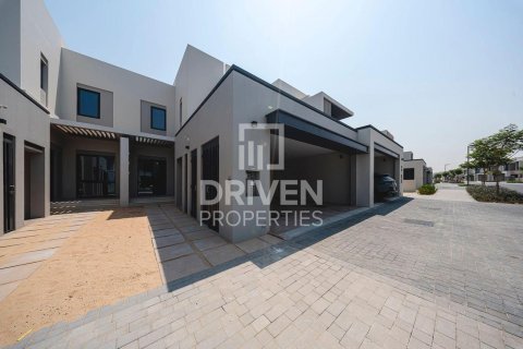 Townhouse in Jebel Ali, Dubai, UAE 4 bedrooms, 254.74 sq.m. № 746359 - photo 2