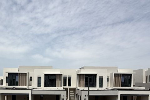 Māja Dubaijā, AAE 3 istabas, 239 m2 Nr. 700153