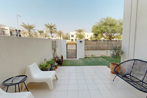 Shtëpi në qytet në Dubai, Emiratet e Bashkuara Arabe 3 dhoma gjumi, 190 m2. № 700155