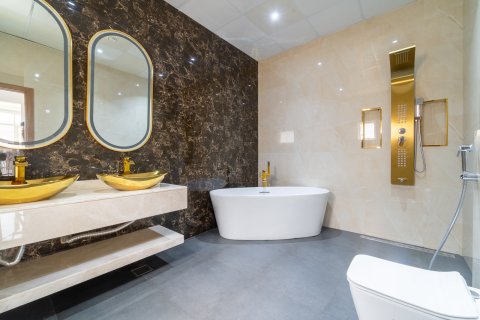 Városi lakóépület itt: Nadd Al Sheba, Dubai, EAE, 6 hálószoba, 930 m², azonosító: 700158 - fénykép 17