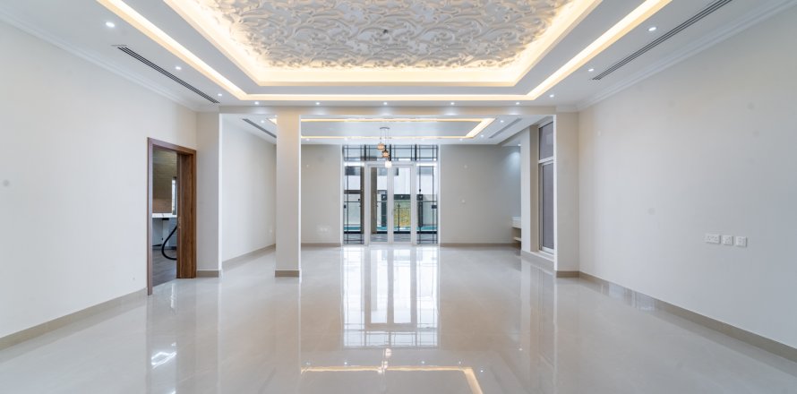 Városi lakóépület itt: Nadd Al Sheba, Dubai, EAE, 6 hálószoba, 930 m², azonosító: 700158