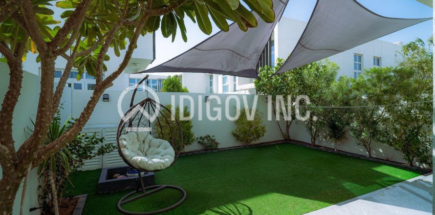 Ridamaja asukohaga DAMAC Hills (Akoya by DAMAC), Dubai, AÜE: 3 magamistoaga, 199 m² Nr 647317