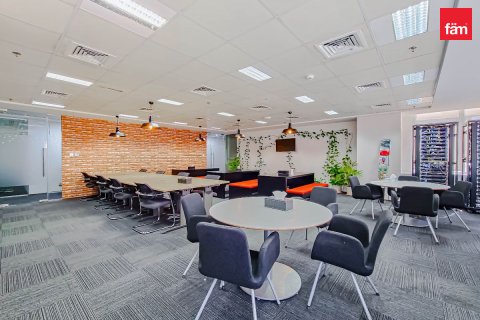 Propriedade comercial para venda em Dubai, EAU 1128.4 m2 № 669853 - foto 10