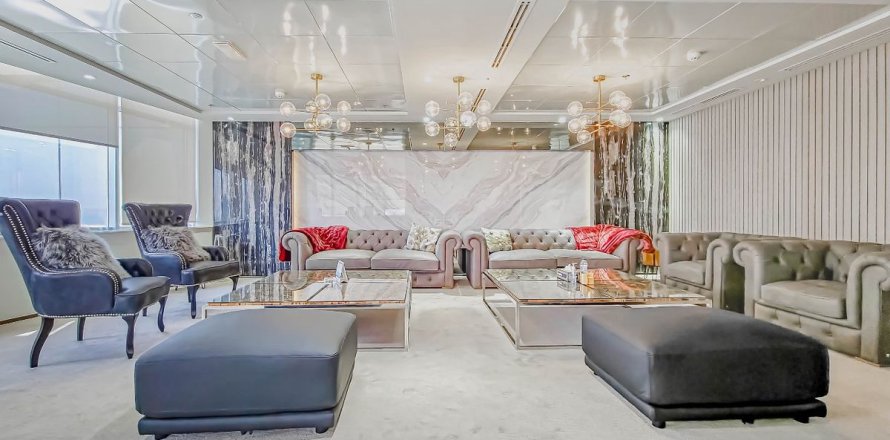 Propriedade comercial em Dubai, EAU 1128.4 m2 № 669853