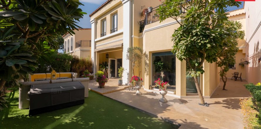 Kaupunkipientalo Dubai, Arabiemiraatit 3 makuuhuonetta, 375 m2 № 695163