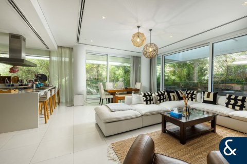 Apartment in ASHJAR APARTMENTS in Al Barari, Dubai, UAE 2 bedrooms, 231 sq.m. № 698451 - photo 4