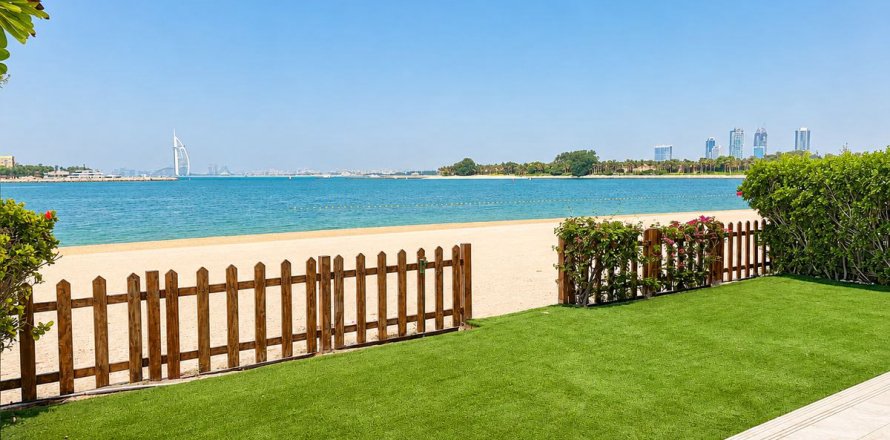 Villa in Palm Jumeirah, Dubai, VAE: 5 Schlafzimmer, 270.9 m2 Nr. 761053