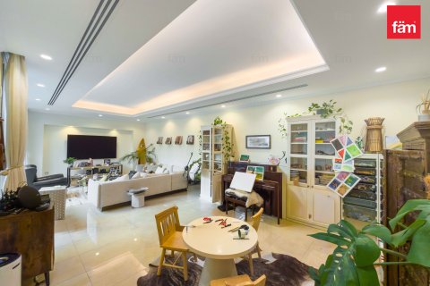 Vila v Dubai, SAE 4 spálne, 217 m2 č. 679766 - Fotografia 9