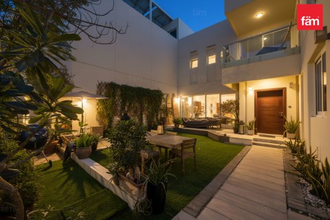 Vila v Dubai, SAE 4 spálne, 217 m2 č. 679766 - Fotografia 1