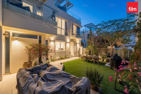 Vila v Dubai, SAE 4 spálne, 217 m2 č. 679766 - Fotografia 2