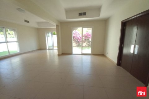 Vilă de închiriat în Dubai, EAU 5 dormitoare, 583.6 mp.  №689426 - poză 3