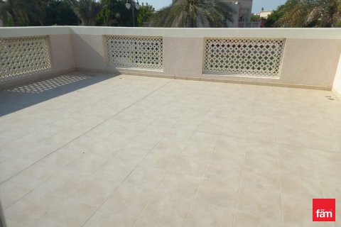 Vilă de închiriat în Dubai, EAU 5 dormitoare, 583.6 mp.  №689426 - poză 10