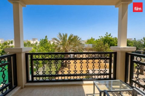 Villa à Dubai, EAU: 2 chambres, 767 m2 № 722111